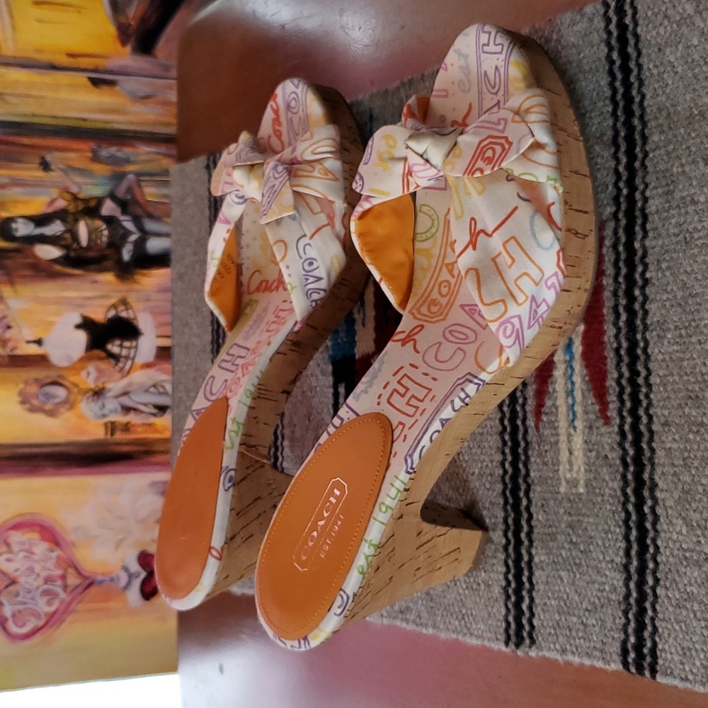 2013 COACH Karen Grafitti Platform Slides, Size 9 NWOT